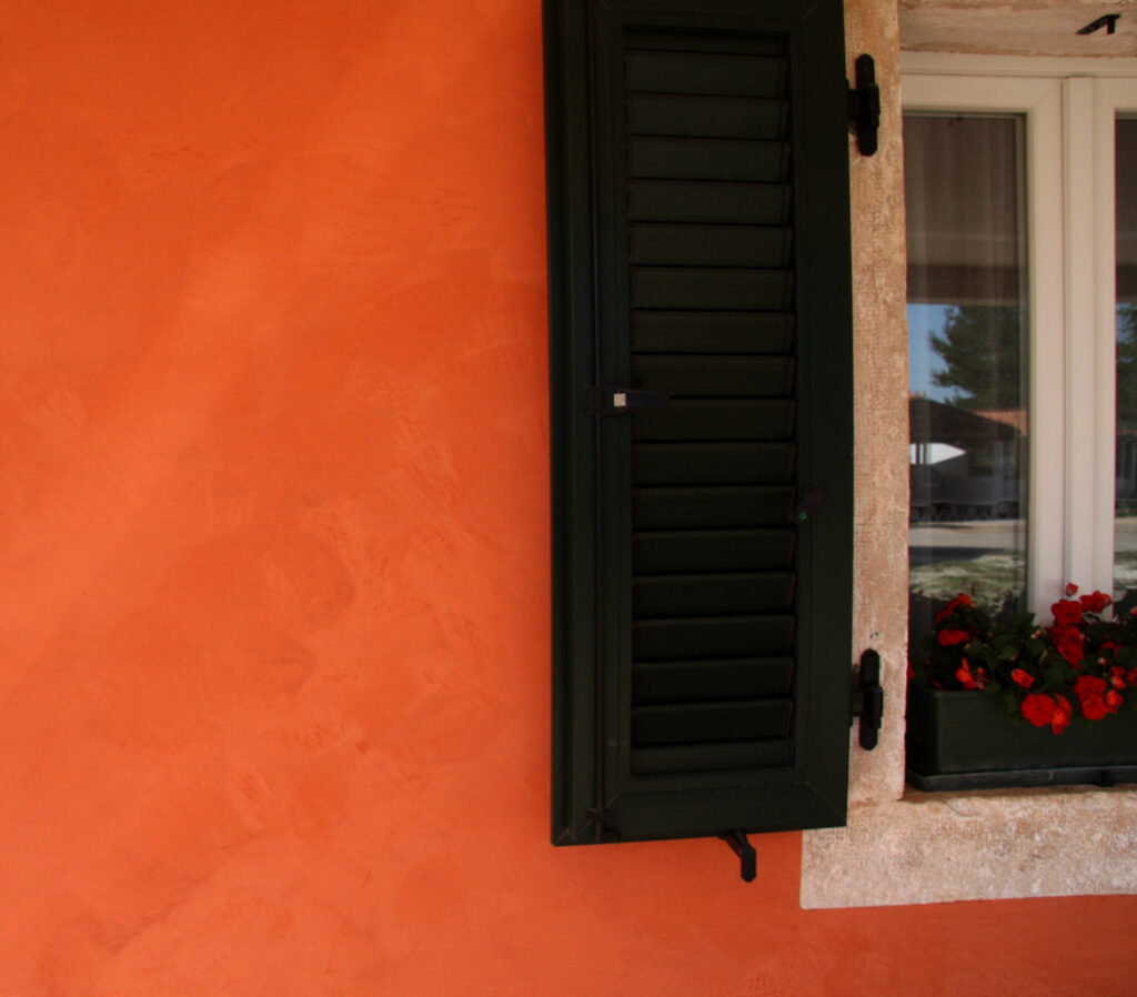 Traditional Marmarino effect on external walls with Epoca Marmo