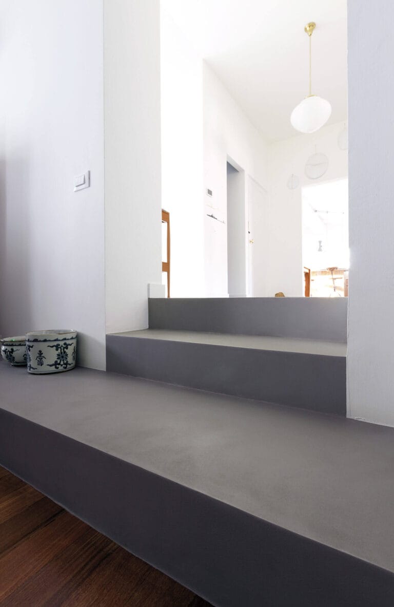 ErreLAB ErreFAST resin flooring in spacious interior