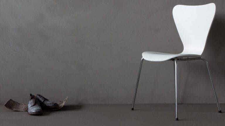 ErreLAB ErreFAST dark grey wall finish with modern white chair for interior contrast