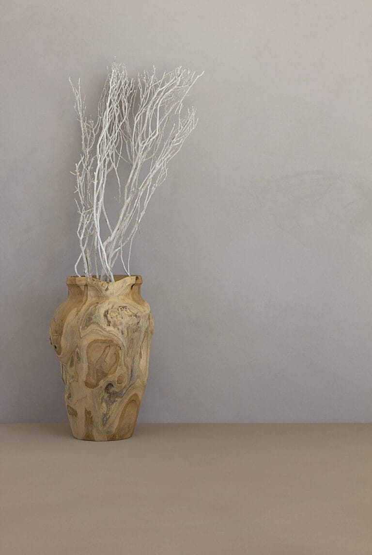 ErreLAB ErreFAST pale grey-beige wall finish with decorative white branches in glass vase