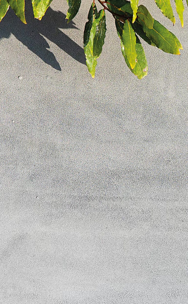 ErreLAB Pietra Continua Outdoor Quarzite light-coloured exterior surface with foliage