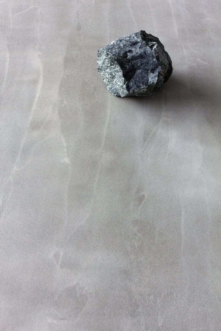 ErreLAB Pietra Continua Quarzite finish with dark mineral crystal styling
