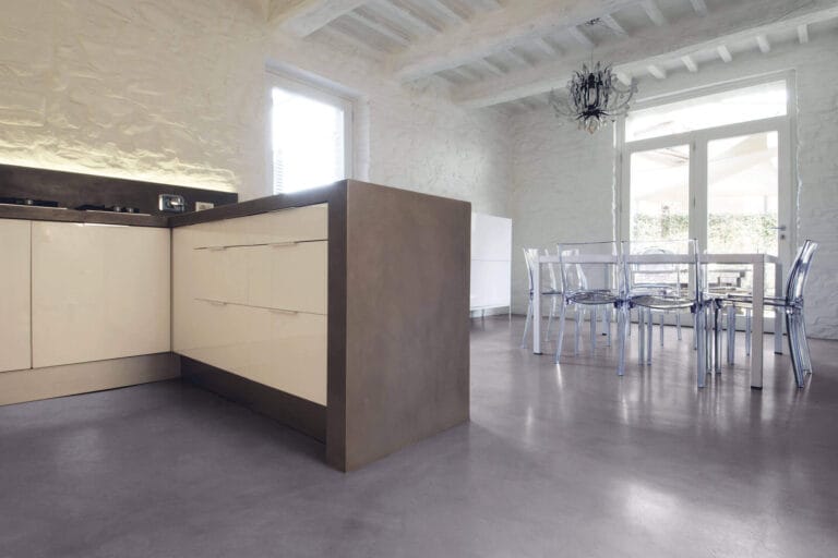 ErreLAB Velato kitchen floor with neutral wall tones and soft lighting