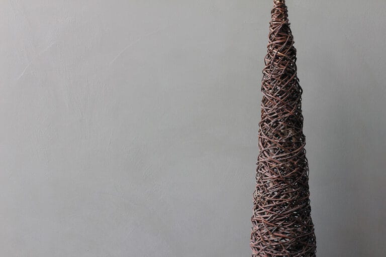Pale grey ErreLAB Spatolato wall finish with tall textured decorative cone