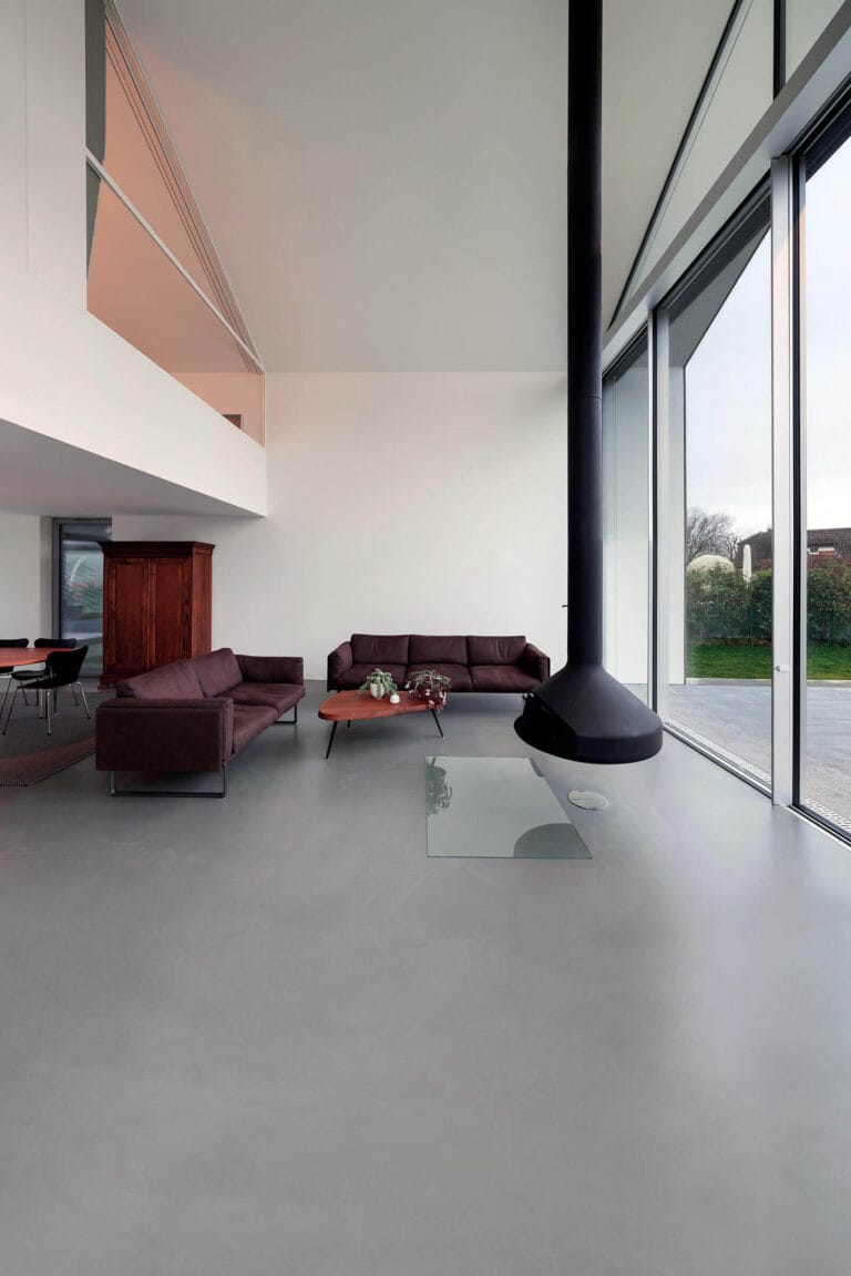 ErreLAB Spatolato flooring in contemporary living room