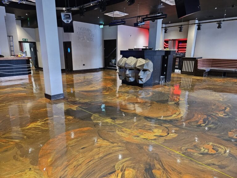 ErreLAB Decor Metallo night club floor interior with lighting
