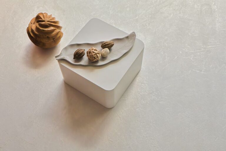 ErreLAB Metallo Continuo floor in white with a stone side table